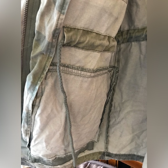 Levi’s Camo Utility Jacket Size Small - Picture 8 of 12
